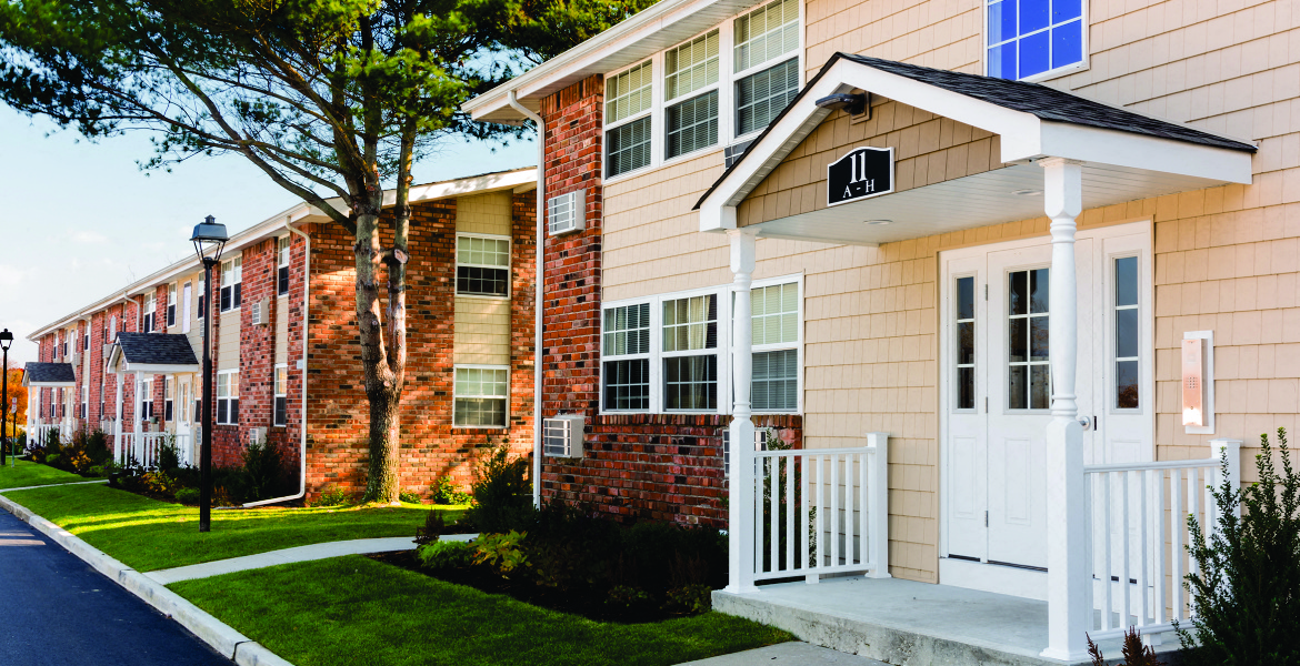 Patchogue NY, Apartments Heatherwood House at Patchogue Photo Gallery